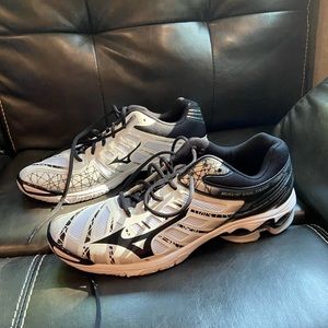 New Mizuno Women’s Volleyball Shoes